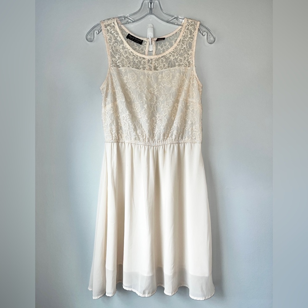 🏷️ 2/$20 Speed Control Pale Pink Lace Illusion Neckline Dress
